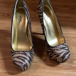 Glitter tiger pumps